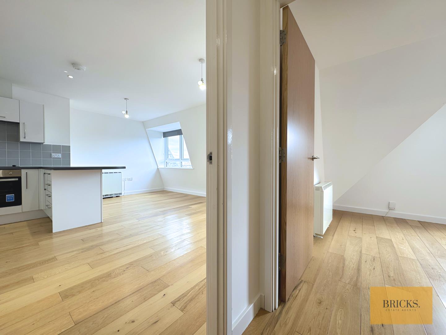 660xTng01EeYcMI4rThhGQ